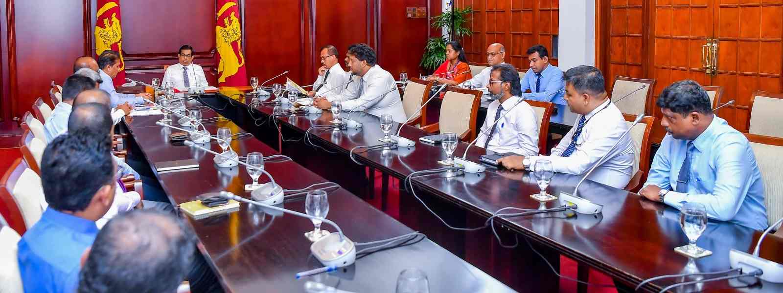 ලංකා බැංකු සේවක සංගමය ජනාධිපති ලේකම් හමුවෙයි..